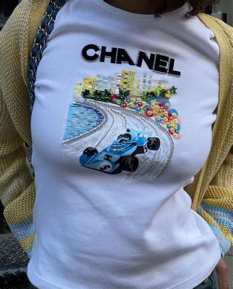 t-shirt chanel catene d'oro|Chanel tee shirts.